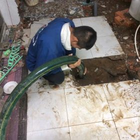 Hút bể phốt, hầm cầu